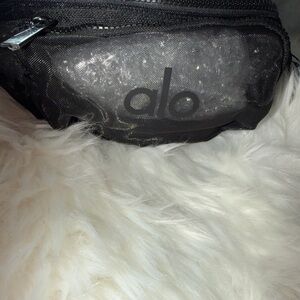 ALO Yoga Mesh Fanny Pack in Black Es With Tags